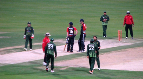Mohammad Asif admits spot-fixing role and apologises